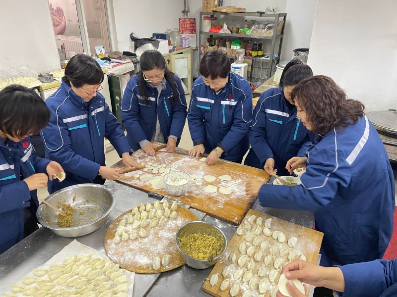包餃子聚餐